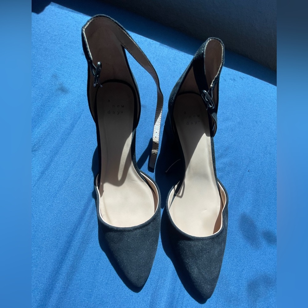 Heels - Picture 4 of 8